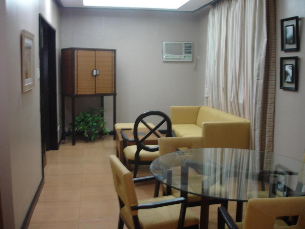 Bacolod Business Inn Esterno foto