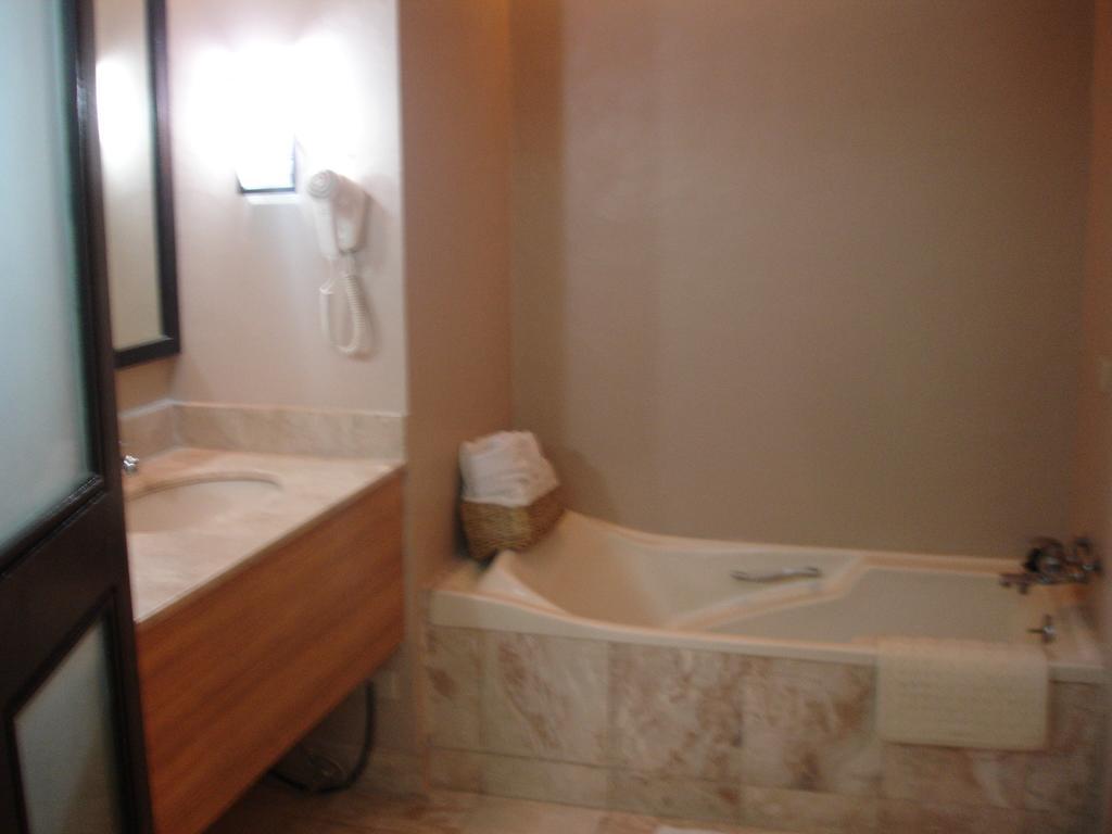 Bacolod Business Inn Esterno foto