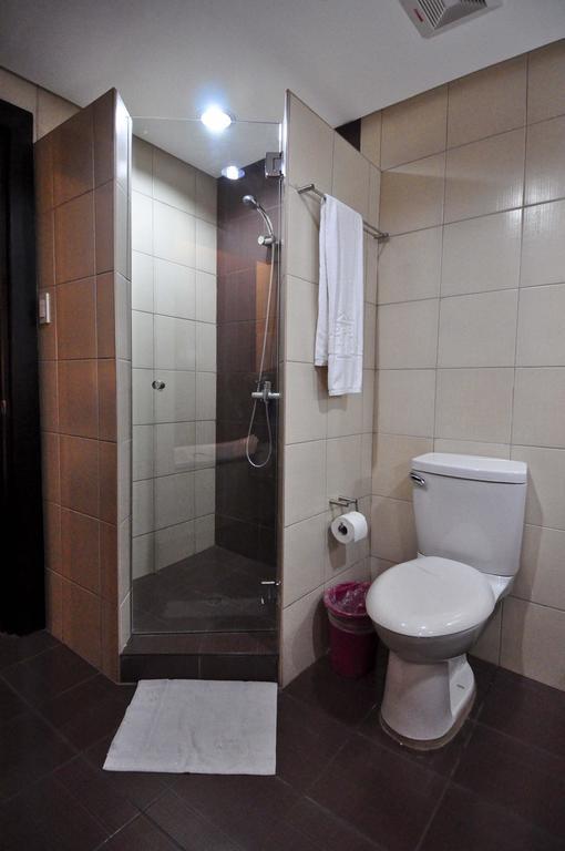 Bacolod Business Inn Esterno foto