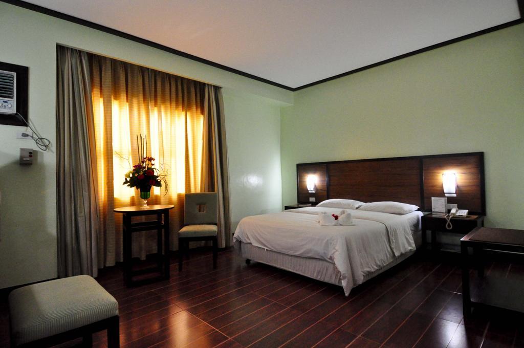 Bacolod Business Inn Esterno foto