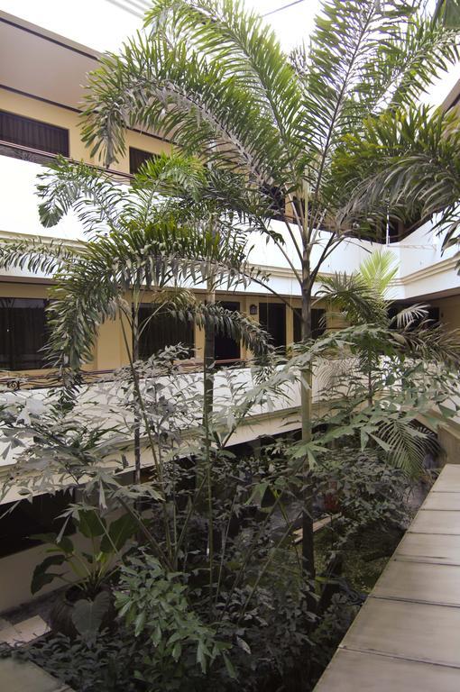 Bacolod Business Inn Esterno foto