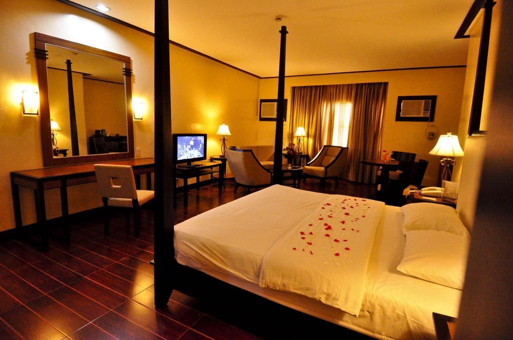 Bacolod Business Inn Esterno foto