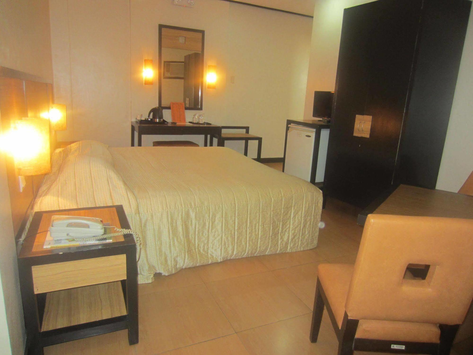 Bacolod Business Inn Esterno foto